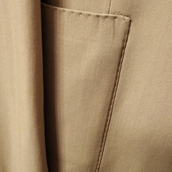 Ermenegildo Zegna tan silk/ wool suit. - Picture 5 of 15